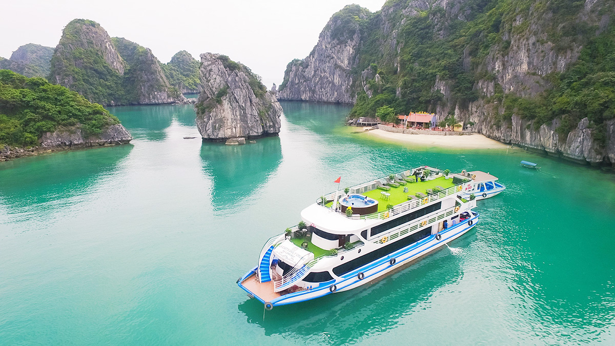 Tàu La Casta Daily thăm Vịnh Hạ Long 7 tiếng